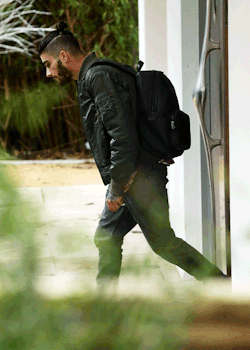 harrystylesdaily: Zayn leaving his home today