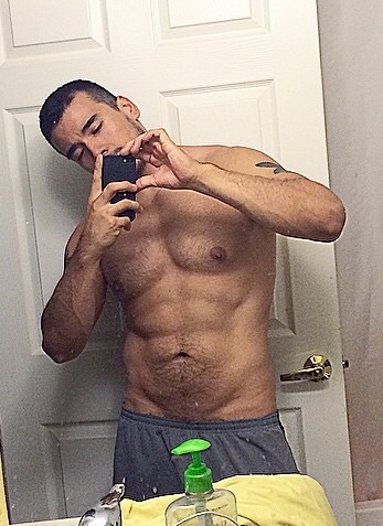 shulito13:  GOD HE SO FINEEE!