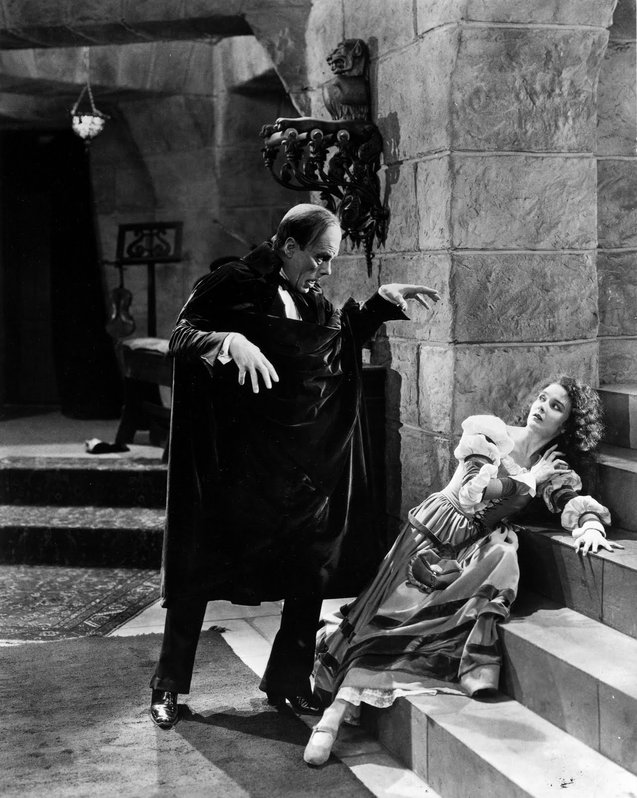 mortisia:  Classic Horror Films 1 / 2edit by me / click pictures to enlarge 1. Dracula