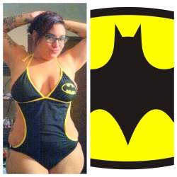 vixen305:  vixen305:Swimsuit Saturday Reblogging since it’s Batman day  Win
