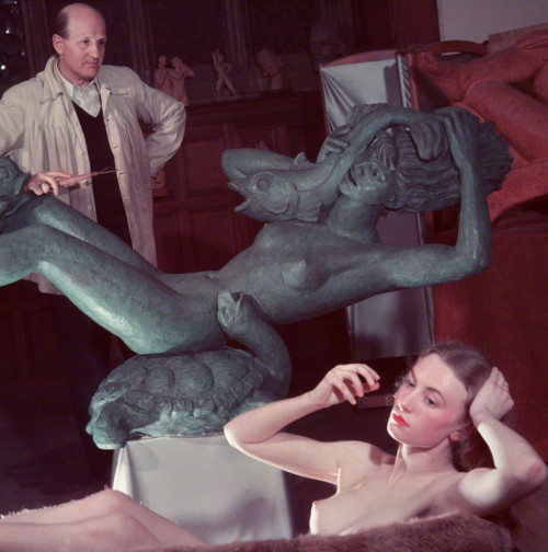 books0977:Joyce Odiase (née Taylor) and Arthur Fleischmann with sculpture (1948). Photograph by (Edw