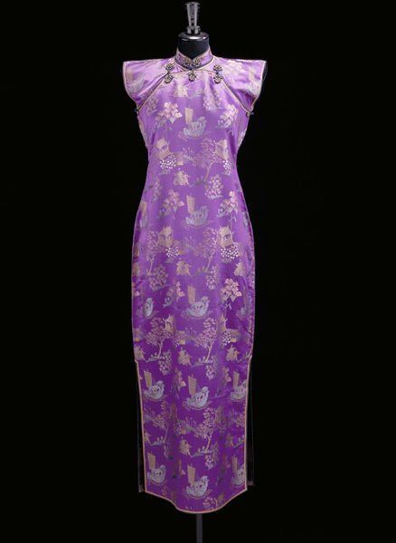 Qipao/Cheongsam20th Century (Probably1960s)Hong Kong, ChinaWoven silkV&amp;A MuseumSummary: 