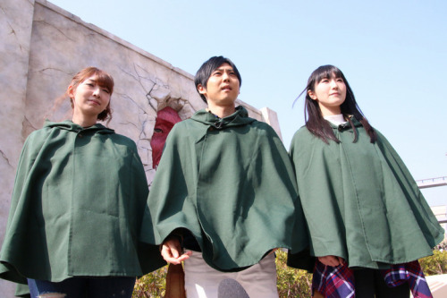 More photos from Isayama Hajime, Kaji Yuuki (Eren), Ishikawa Yui (Mikasa), and Inoue Marina (Armin) today at Universal Studios Japan’s SNK THE REAL! Videos of their appearance can be seen here and here.More on current and previous SNK THE REAL!