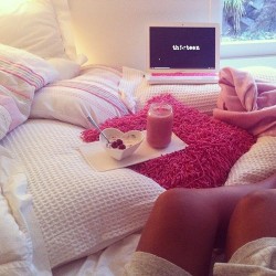 mildrose:  rosy-chanel:  love love ♡♡♡  that smoothie looks like heaven