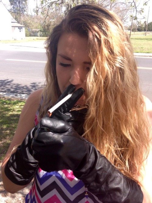 leathersmoke81:Kelsi - her first VS120 in black leather gloves &amp; cigarette case!