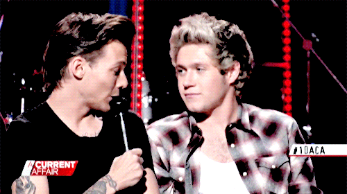 tommosloueh:  Niall: [about Louis pulling out a pinch of his chest hair] Louis, it