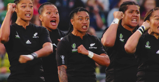 barfy: starwarsolo: New Zealand’s Black Ferns perform their pre-game haka during