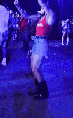 oliveoomph:Sarah Shahi