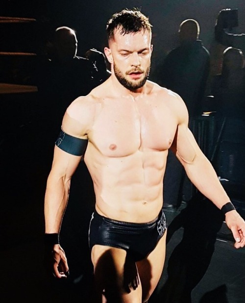 finnbalorhasruinedme:  Let’s all take a moment and thank the gods for this man’s gorgeous body. Amen. Hallelujah. Praise be.