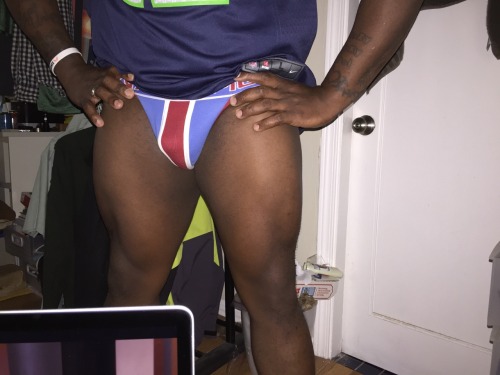 optimustru:#CrossFit #rugby #gay #scruff #legs #squats #wallballs #nastypig #bbrt #gains #frontsquat