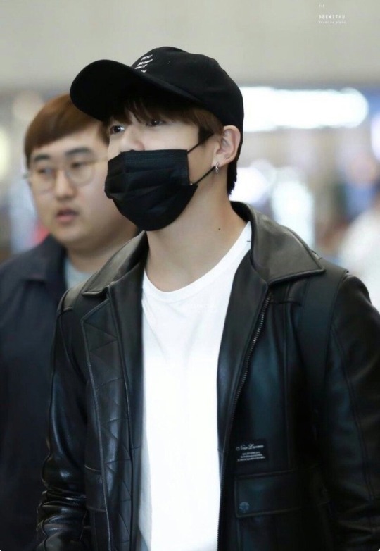 Jungkook in leather jackets 🖤