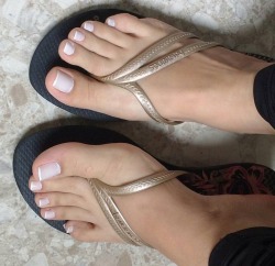 tribal-lion93:  Beautiful toes and arches😍