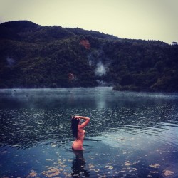bleufacade:  bathing naked in off-the-grid New Zealand hot springs because life 