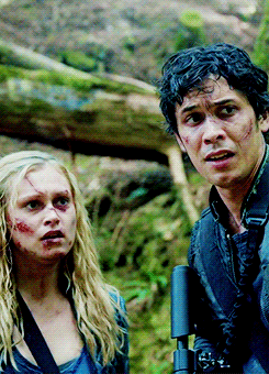 mazikeens-smith:#this makes me emotional #because bellamy looks at clarke and turns away #and doesn’
