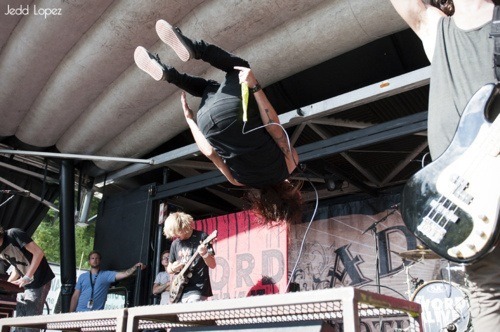 bmth-nickwille:  Tyler “Telle” Smith doing a backflip!