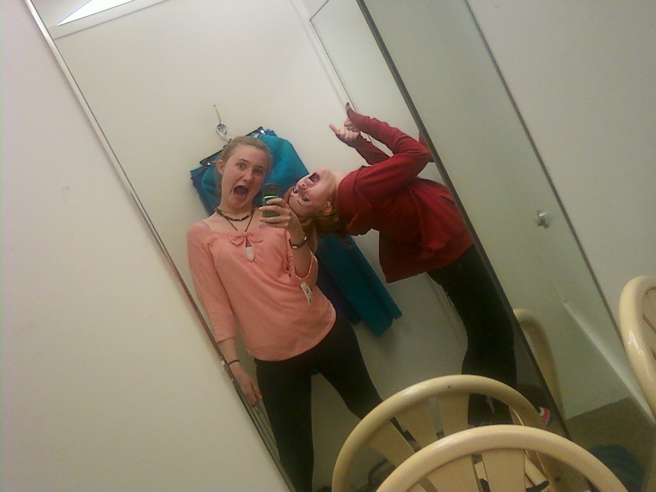 loveloveloveandsmile:  Haha XD fun with Taylor in the Peebles dressing room.