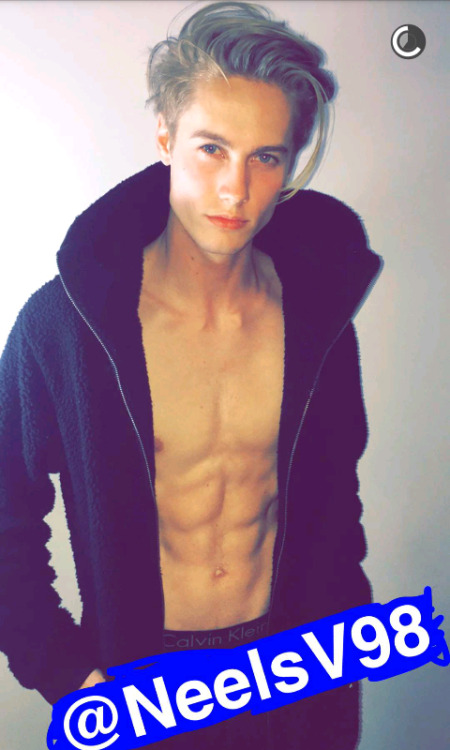 famous-male-celeb-naked:  Neels Visser