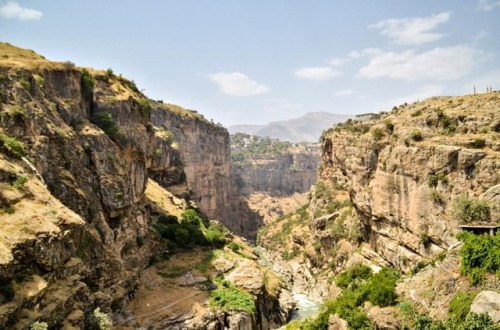 A short hour and a half ride north of Erbil takes you to the canyons of Rawanduz. Gorgeous mountains