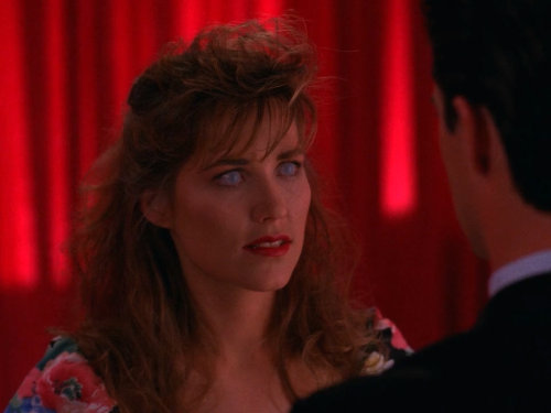 zephyrinthesky:Some of your friends are here.A walk through the Black Lodge.Twin Peaks. Season Two. 