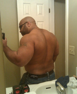 thickumsandthangs21:  BOSS!!! #BigMan