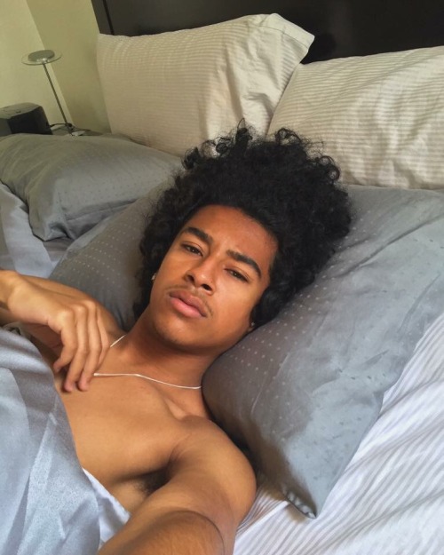 celebrityeggplant: He’s cute, but he still gives me freshman in high school