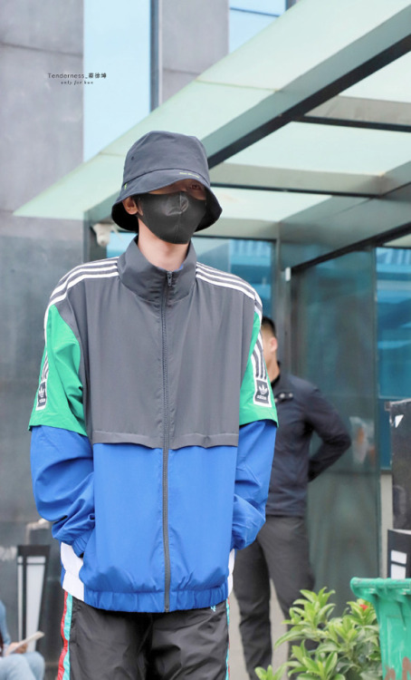 Cai Xukun - 191006 Going To Workcr.Tenderness_蔡徐坤 do not edit or remove credits