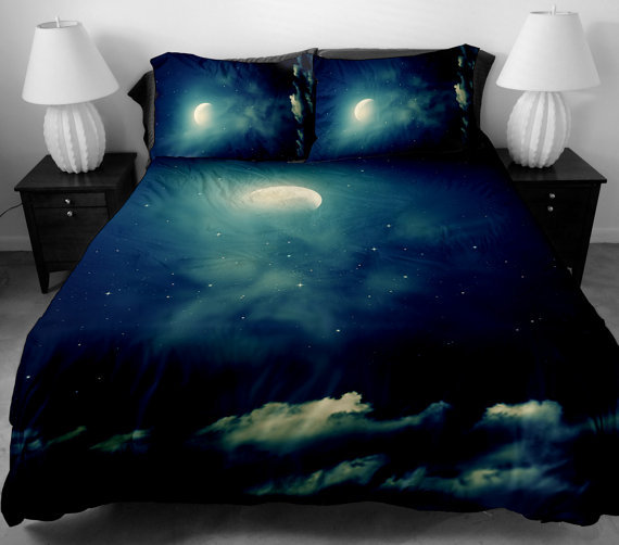 ekscentricnost:  padalesexy:  staceythinx:  Sexy space bedding available in the CBedroom