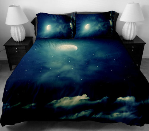 ekscentricnost:  padalesexy:  staceythinx:  Sexy space bedding available in the CBedroom Etsy s  “My dick game is OUT OF THIS WORLD”  ZELIM OVO ODMAH!