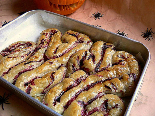 XXX odditiesoflife:  10 Creepy Halloween Food photo