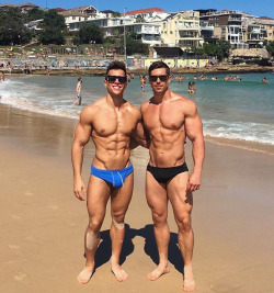 keepemgrowin:Sexy, beautiful beach boys…