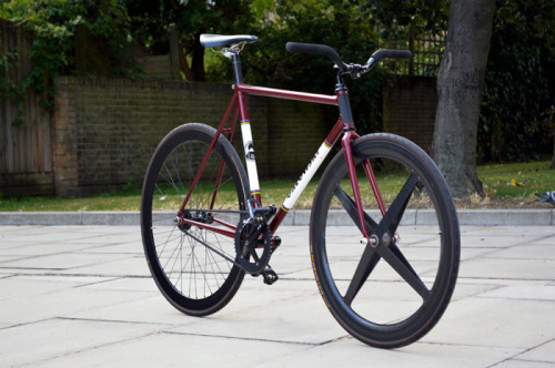 chrisauto: bikeplanet:MARIO’S ORLOWSKI chrisauto: Faster.