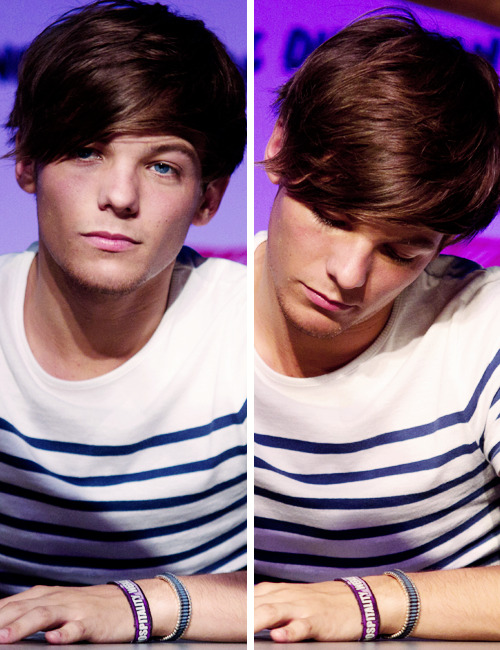 louisalert:  5/10/11 at a signing in Amsterdam 