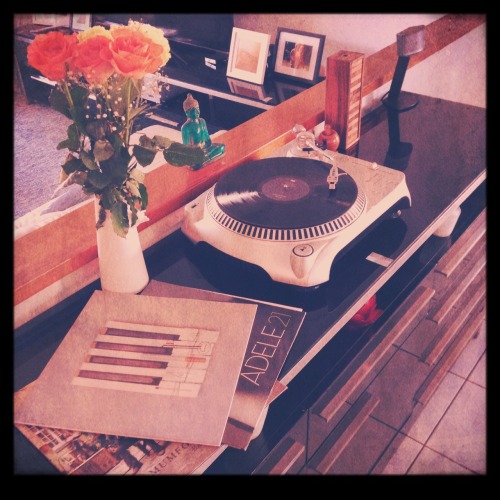 Sun is beaming in today, fresh flowers and vinyl over breakfast with my girl.