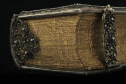  1690s book with filigree silver binding - National Library of SwedenThis binding is an exquisite example of Danish filigree technique from the 1690s.It belongs to the National Library’s Huseby Collection and was once owned by Karren Mogensdotter Skoug.