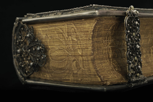 marthajefferson: tirairgid: 1690s book with filigree silver binding - National Library of SwedenThis