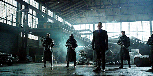 spacelnvader: Oswald Cobblepot in the First Look of season 5 Looking like the queer icon we all know
