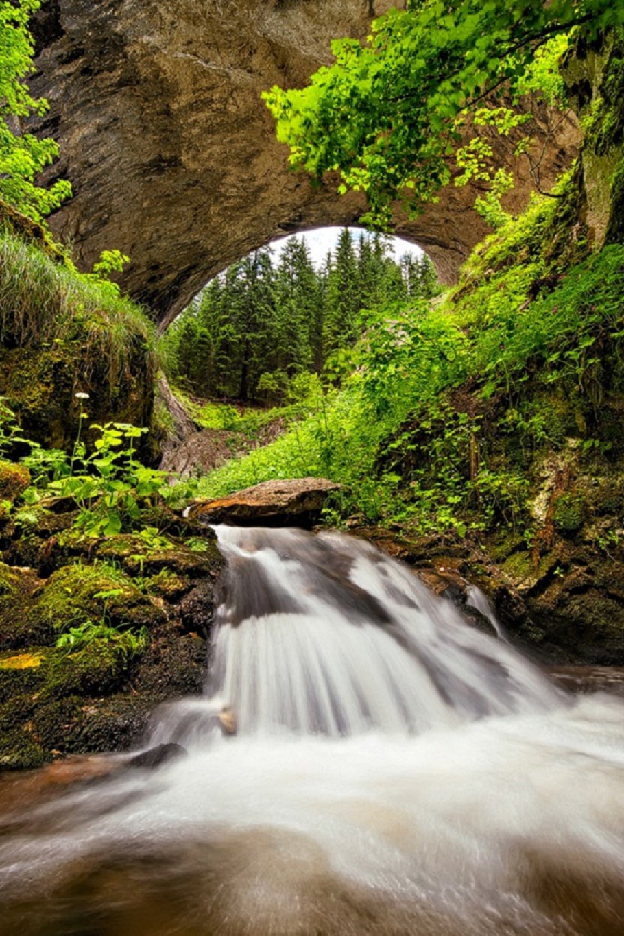sublim-ature:  Chudnite Mostove, BulgariaEvgeni Ivanov 