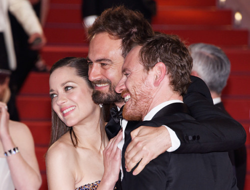 Michael Fassbender, Marion Cotillard & Justin Kurzel Having A Love Fest At The Cannes Macbeth Pr