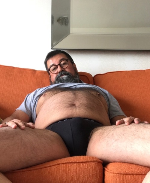 unclesonly:  portispethead:Lazing on a Friday afternoon… Wow.. looks like cine start.. 