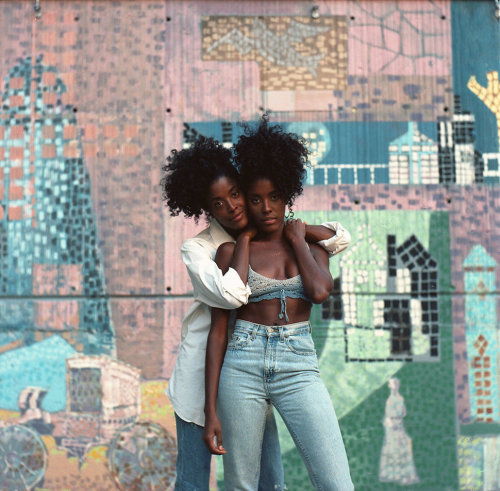 huffingtonpost:  Miranda Barnes’ photos “highlight the warmth and beauty that black women have always represented.” 