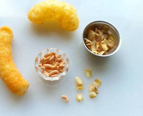 Mini potato chips and cheese doodles, scale 1:12 #miniaturefood #polymerclay #dollhouseminiatures #m