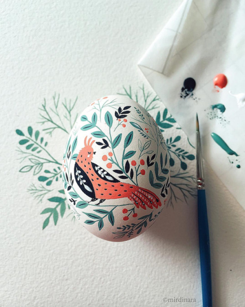 mymodernmet:Beautiful Easter Eggs Hand-Painted with Colorful Folk Art Illustrations