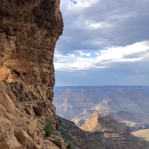 oneshotolive:  Hiking The Grand Canyon [OC] [3024 x 3024] 📷: Xybot777 