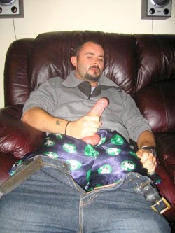 fursnake7:  Lovin’ the boxers, too.