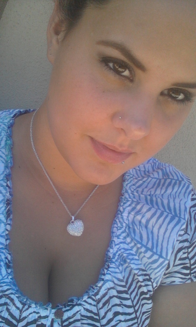toxicwaxrainbows:  Cigarette break/lunch selfie. Because I took the time to do my