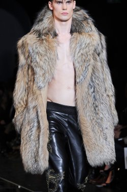 monsieurcouture:  Versace F/W 2013 Menswear Milan Fashion Week 