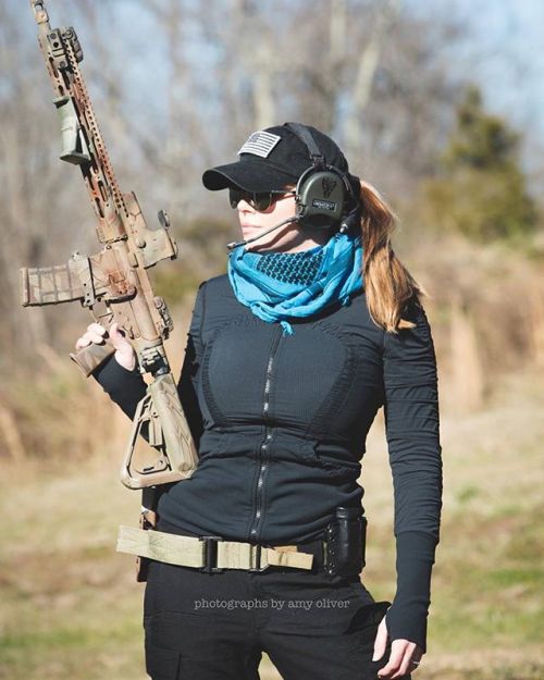 tacticalwomen:  More Tactical Girlshttp://tacticalshitbabes.tumblr.com/