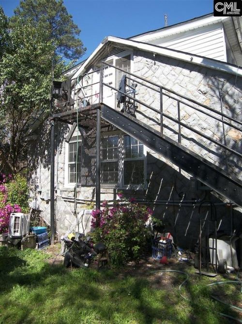 househunting:$130,000/4 brCayce, SC“Please read carefully before scheduling showings. May not qualif