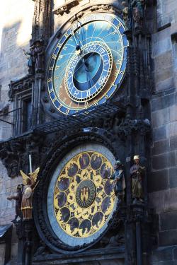 sixpenceee:  The oldest working astronomical clock installed in 1410, Prague 