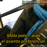randomweas:  NO ABRAS LA VENTANA DEL METRO!!! (x)  Tiene voz de curada y alega puras estupideces, si sufriera crisis de pánico lo primero que debió haber hecho es abrir la ventana ya que ese tipo de personas se ahogan en lugares encerrados……